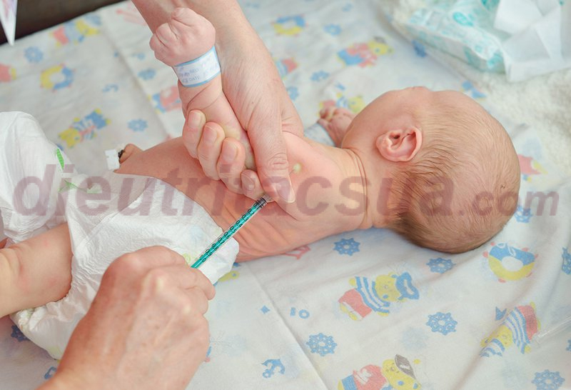 Cần lưu ý một số điểm khi tiêm vacxin cho trẻ sinh non